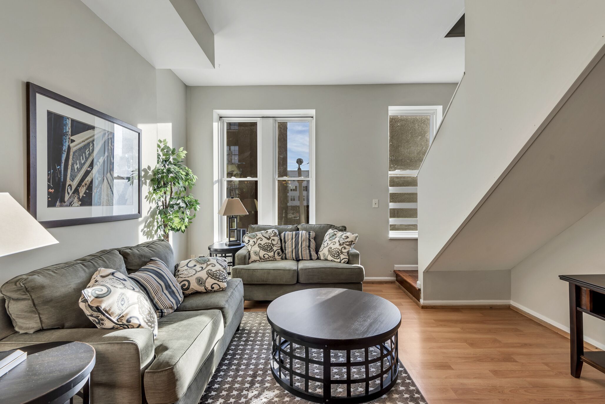 715a - Settle into Soulard! 4 beds 2 full baths