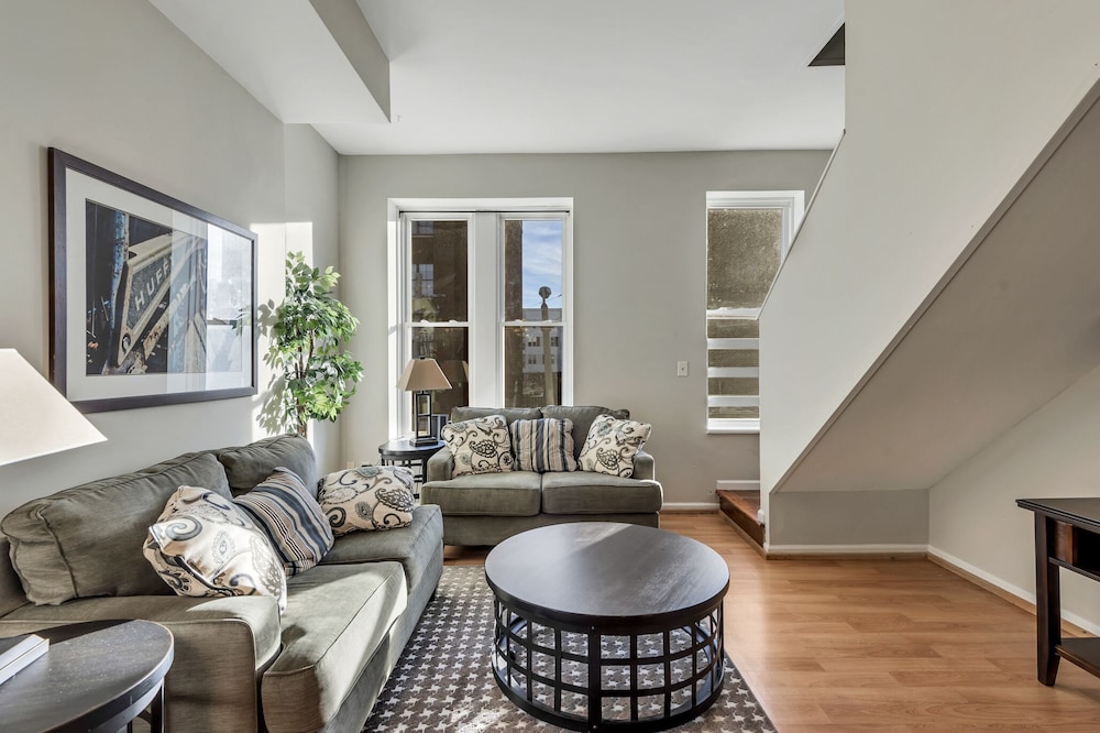 715a - Settle into Soulard! 4 beds 2 full baths