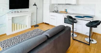 White Pearl Studio with free parking in Holešovice