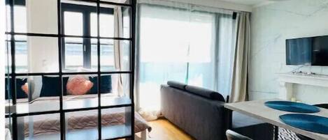 1 dormitori, planxa i posts de planxar, wifi gratuïta i roba de llit