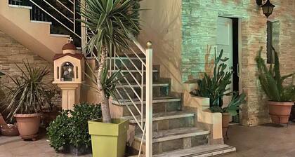 Oasis Garden Apartment
