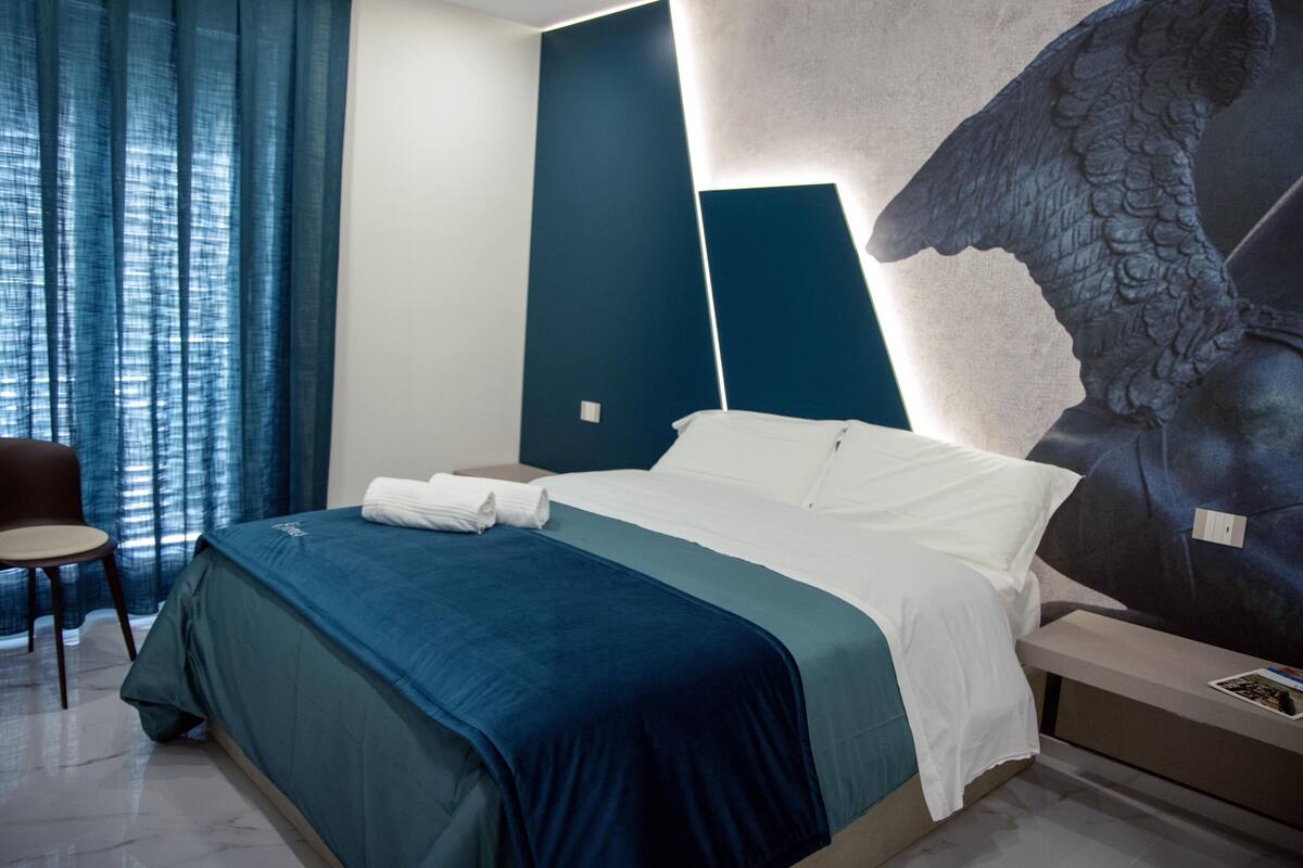 Rom – deluxe, 1 queensize-seng, balkong, byutsikt | Sengetøy av topp kvalitet, senger med Select Comfort-madrass og minibar