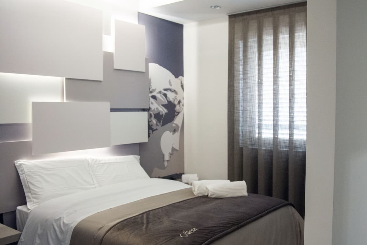 Deluxe Triple Room | Premium bedding, Select Comfort beds, minibar, free WiFi