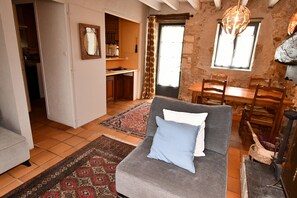 Televisión, chimenea y tenis de mesa 