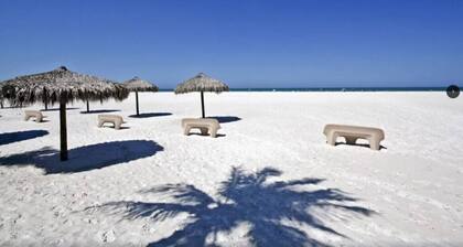 Stunning Home, 5 min Walk To Beach and JW Marriott