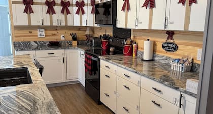 Newly updated Mountain Home in the heart of Valle Crucis- 5 Star rated.