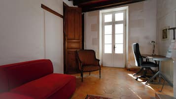 Kamin, Bücher, Arbeitsbereiche, Drucker