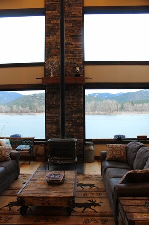 Interior - Relax and make magical memories at Our Riverfront Retreat! (Plains)