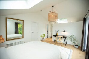 1 habitación, escritorio, tabla de planchar con plancha y wifi 