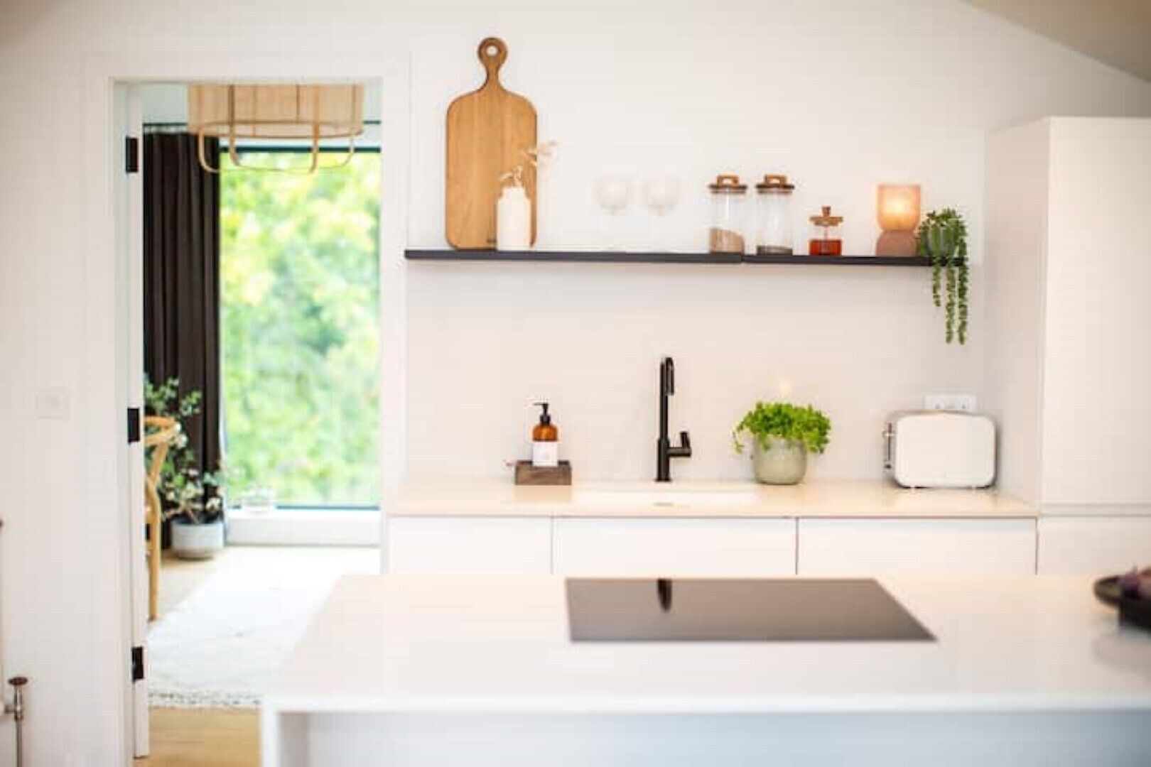 Fridge, microwave, oven, coffee/tea maker