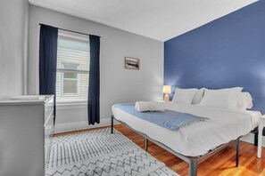 3 bedrooms, desk, iron/ironing board, WiFi