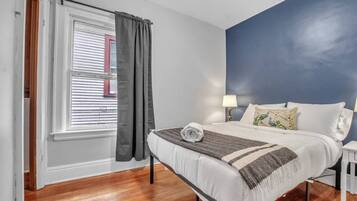 6 bedrooms, desk, iron/ironing board, WiFi