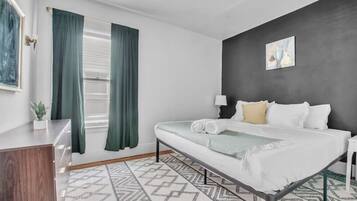 3 bedrooms, desk, WiFi, bed sheets