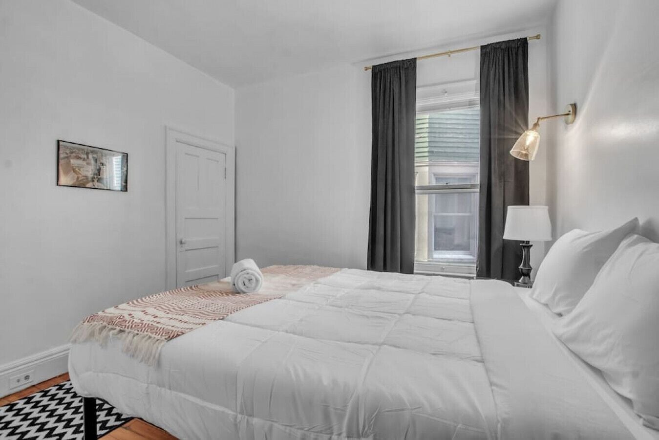 3 bedrooms, desk, WiFi, bed sheets