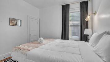 3 bedrooms, desk, WiFi, bed sheets