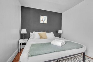 3 bedrooms, desk, WiFi, bed sheets