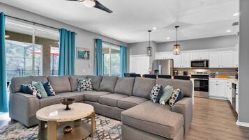 Smart-TV, peis, videospill og musikkbibliotek