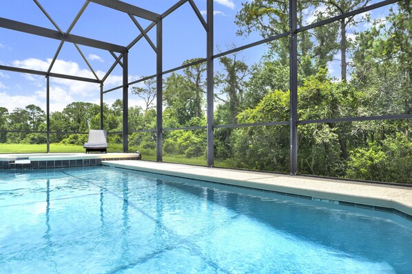 Alberca al aire libre y alberca climatizada