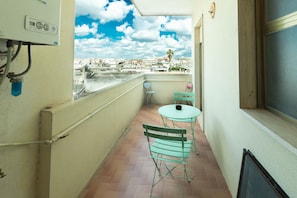 Classic Apartment | 4 bedrooms, iron/ironing board, rollaway beds, free WiFi
