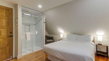 4 bedrooms, iron/ironing board, Internet, bed sheets