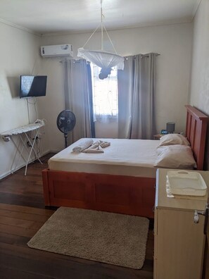 2 quartos, cofres nos quartos, berço de viagem, Wi-Fi