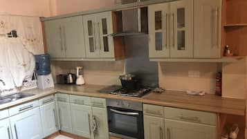 KĂŒhlschrank, Mikrowelle, Ofen, Herdplatte