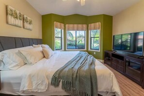 3 Schlafzimmer, Schreibtisch, Bügeleisen/Bügelbrett, Reisekinderbett