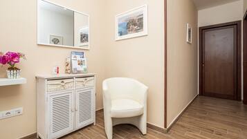 Coin salon dans le hall