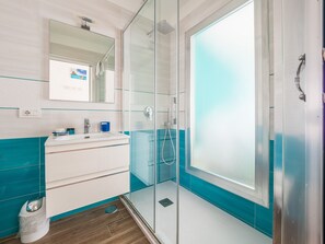 Deluxe Room | Bathroom | Shower, rainfall showerhead, hair dryer, bidet - Amore&Psiche - De Vivo Realty Sorrento (Sorrento)