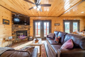 Smart TV, fireplace, foosball - Panoramic Mountain Views (Sevierville)