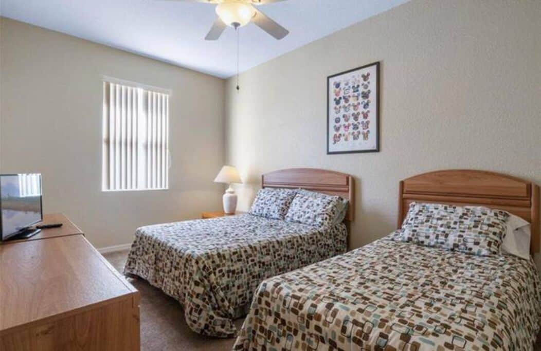 Spacious 5 Bedroom Pool Home Close to Disney World