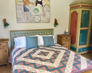 1 bedroom, free WiFi, bed sheets - The Viking Hutte - Boutique Scandi getaway 5 minutes from the sea (Walberswick, Suffolk)