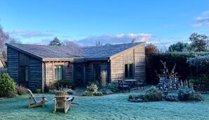 Exterior - The Viking Hutte - Boutique Scandi getaway 5 minutes from the sea (Walberswick, Suffolk)