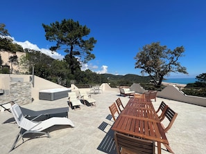 تناول الطعام بالخارج