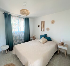 3 عدّة غرف نوم ومكواة/لوح كي وسرير سفر وواي فاي