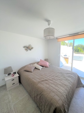 3 bedrooms, free WiFi, bed sheets