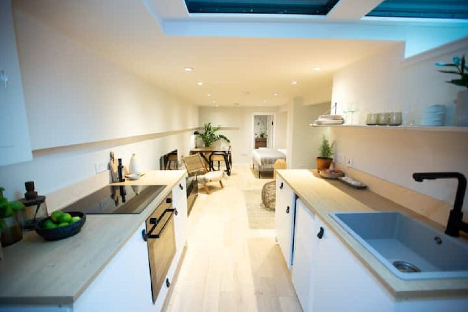 Fridge, oven, coffee/tea maker, electric kettle