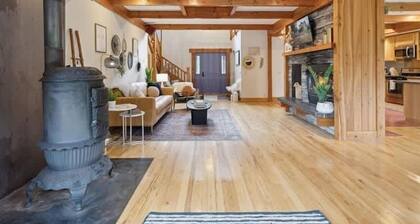 Gorgeous home close to Fish Creek & Hot Tub!