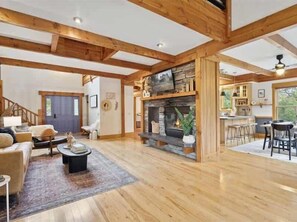 Télévision, cheminée