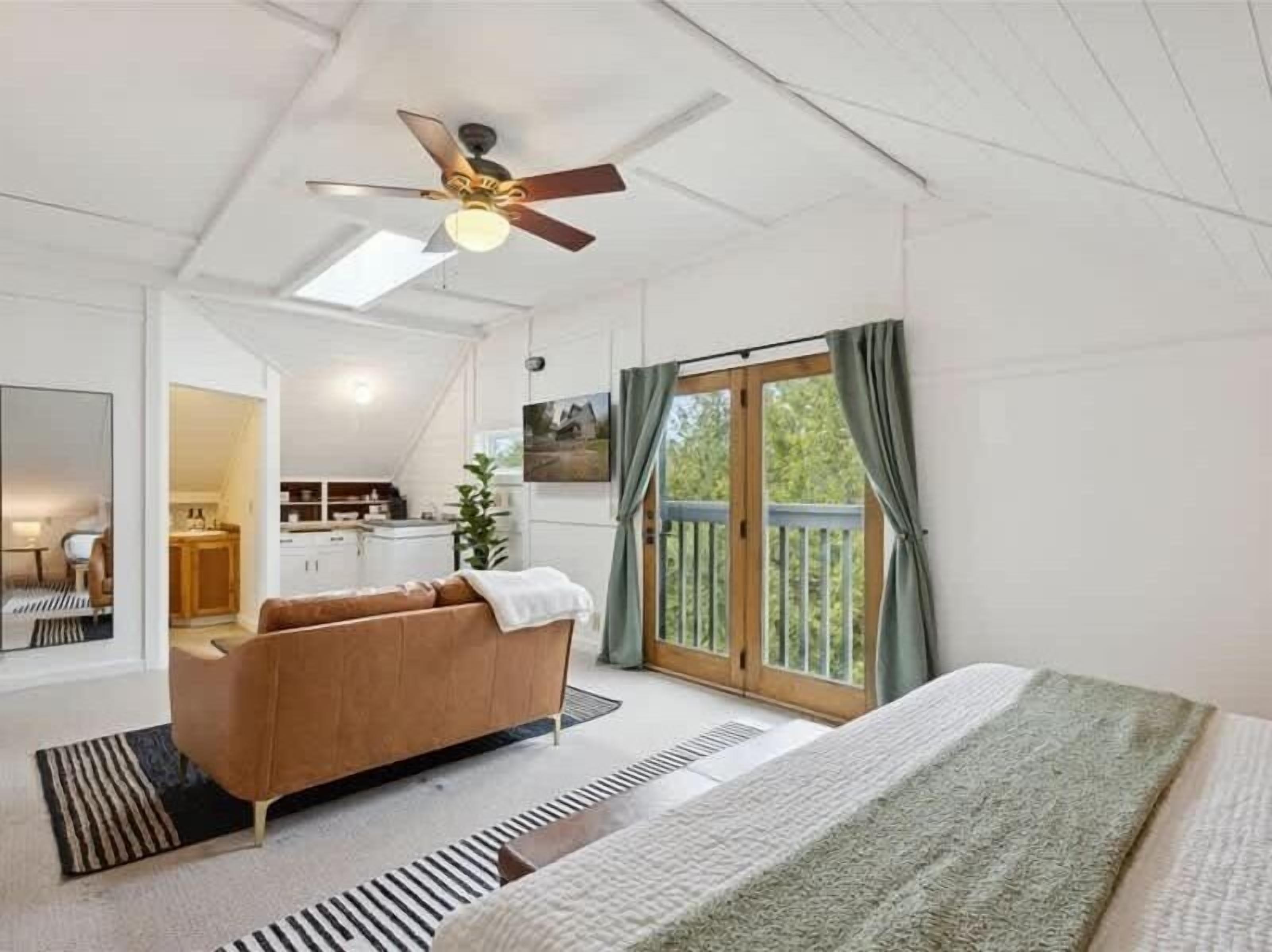 4 عدّة غرف نوم ومكواة/لوح كي وسرير سفر وواي فاي