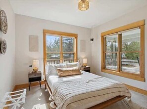 4 chambres, fer et planche à repasser, lit parapluie, Wi-Fi