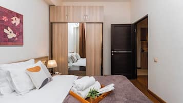 Økonomileilighet, 1 soverom, balkong, bakgårdsutsikt | Sengetøy av topp kvalitet, blendingsgardiner og strykejern/-brett