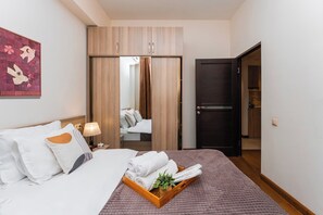 Departamento económico, 1 habitación, balcón, vista al patio | Ropa de cama de alta calidad y cortinas blackout 