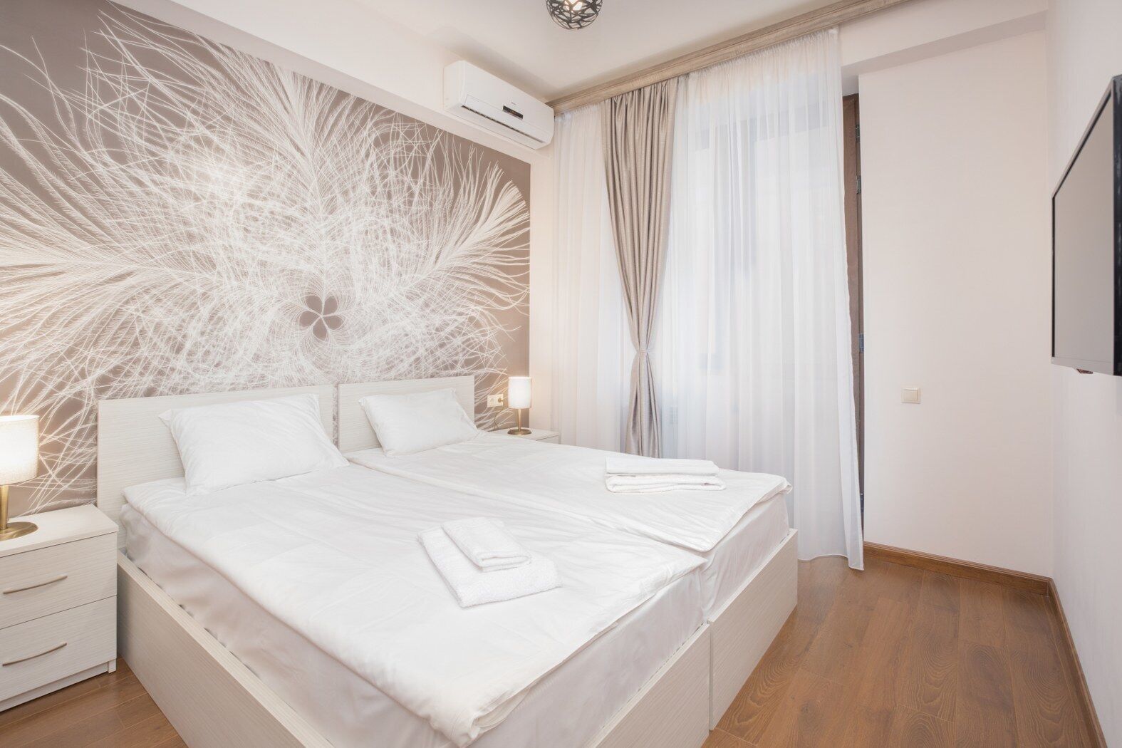 Superior-huoneisto | Ylelliset vuodevaatteet, pimennysverhot, silitysrauta/-lauta