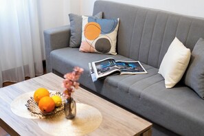Apartament estàndard, 1 dormitori, no fumadors | Sala d'estar | Televisor de pantalla plana 