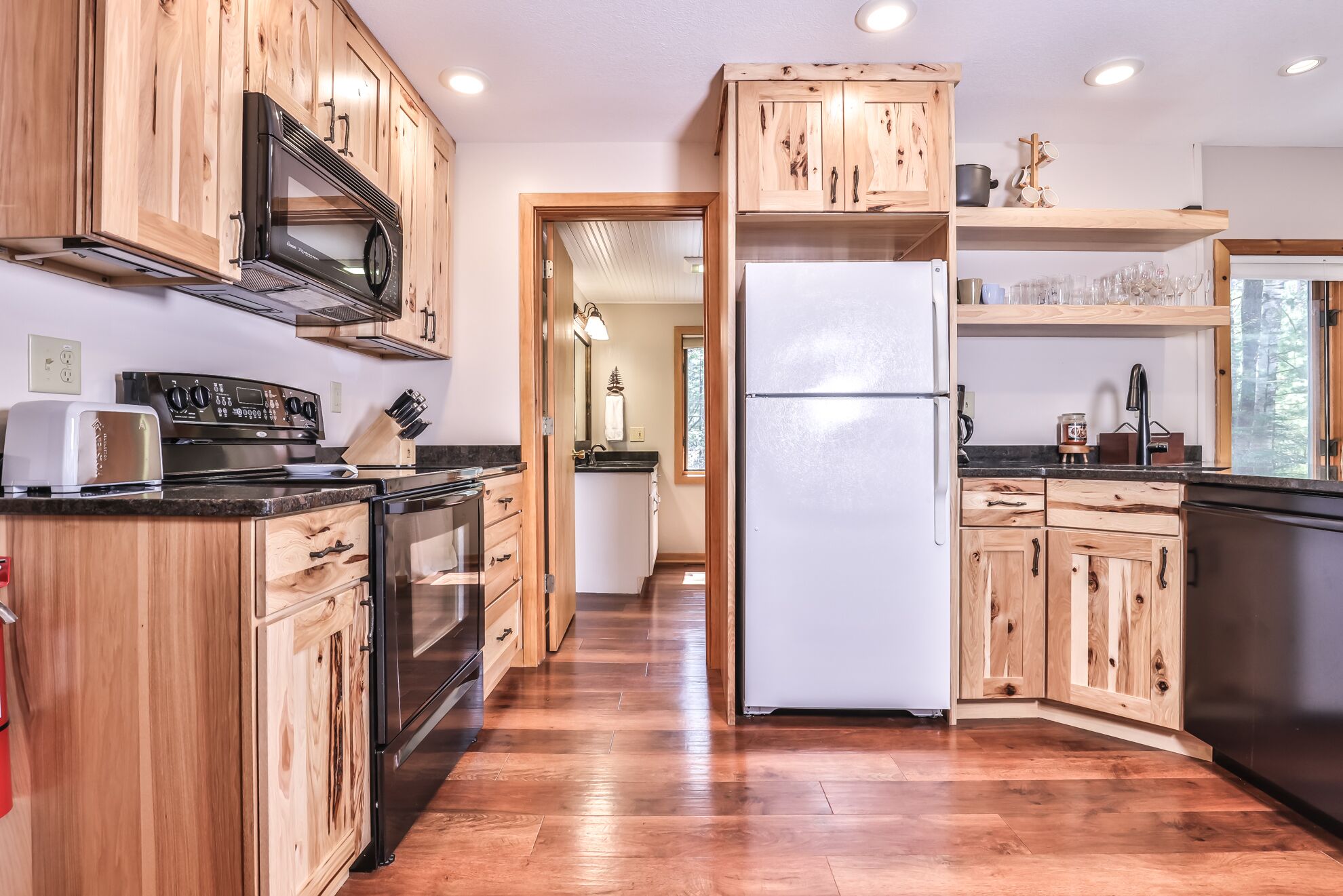 Escape and unwind in comfort at Aerie on Meta Lake, the perfect destination for