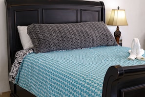 Tabla de planchar con plancha, wifi gratis y ropa de cama 