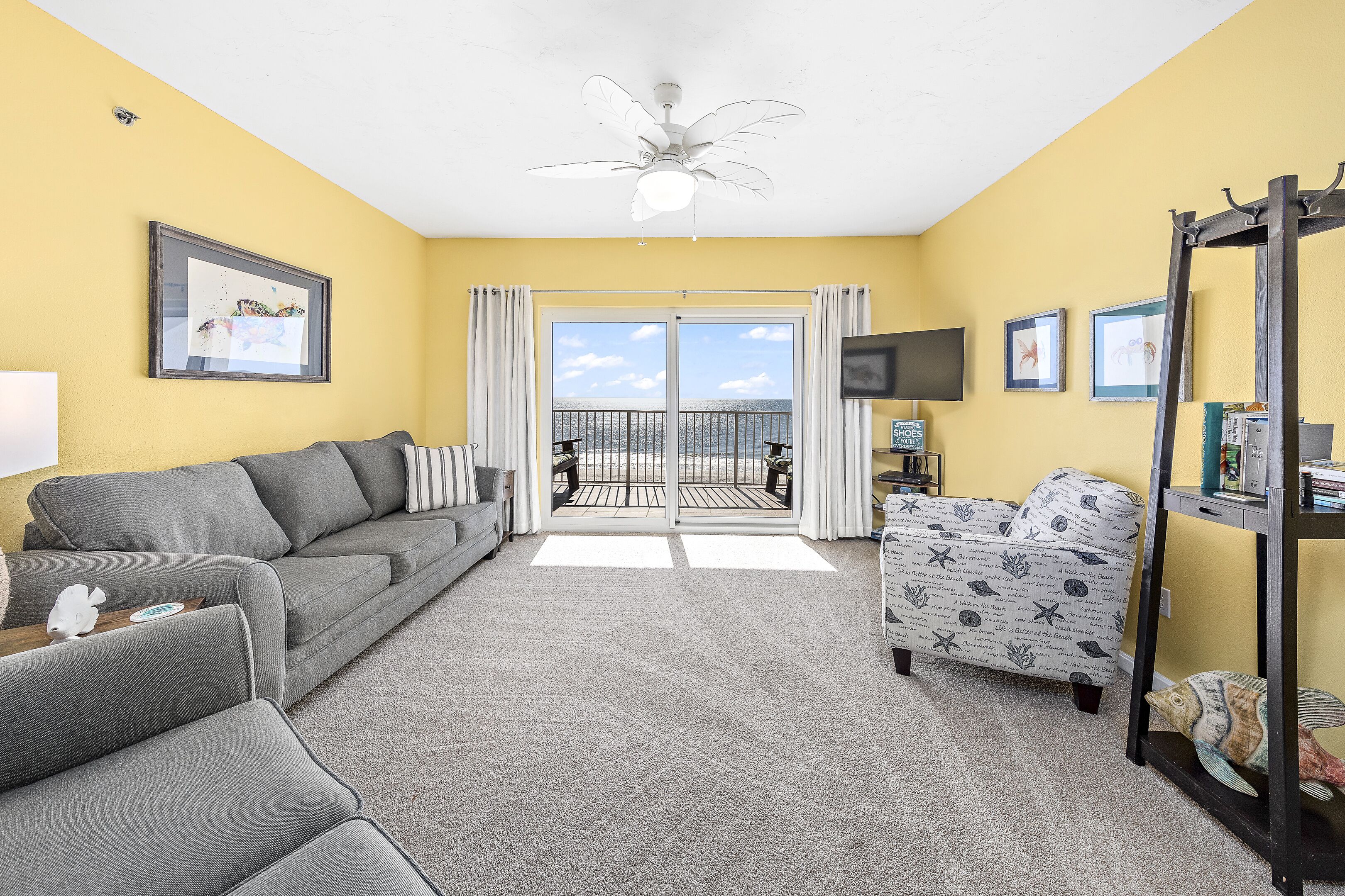 Direct Beachfront with Private Balcony Beach View!