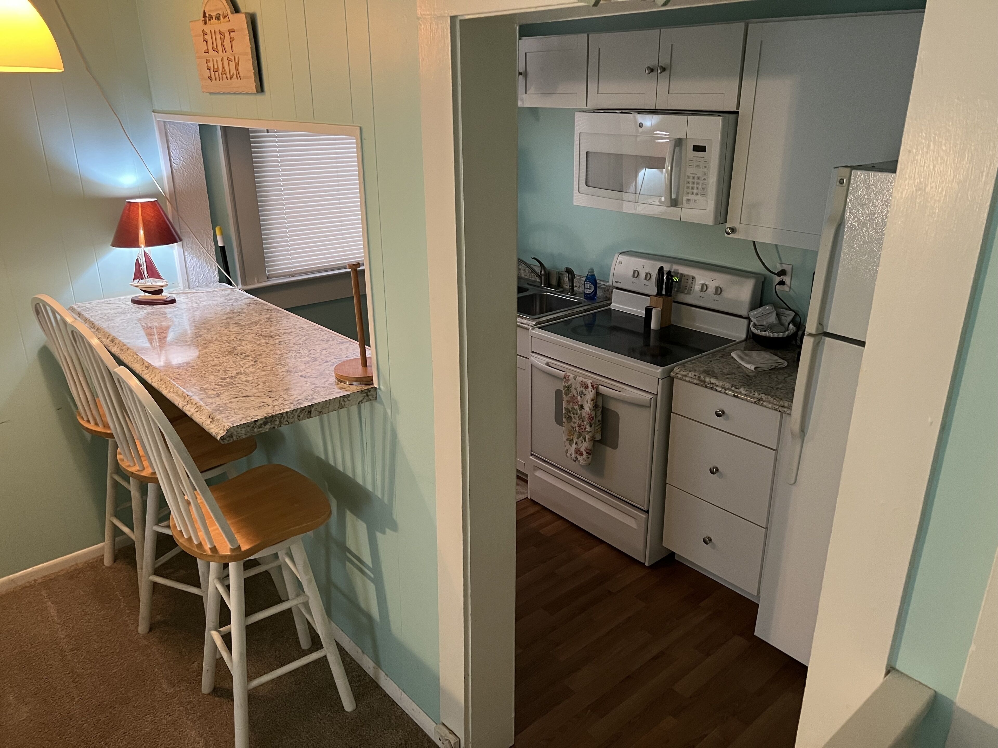 Coffee/tea maker, fridge, microwave, oven