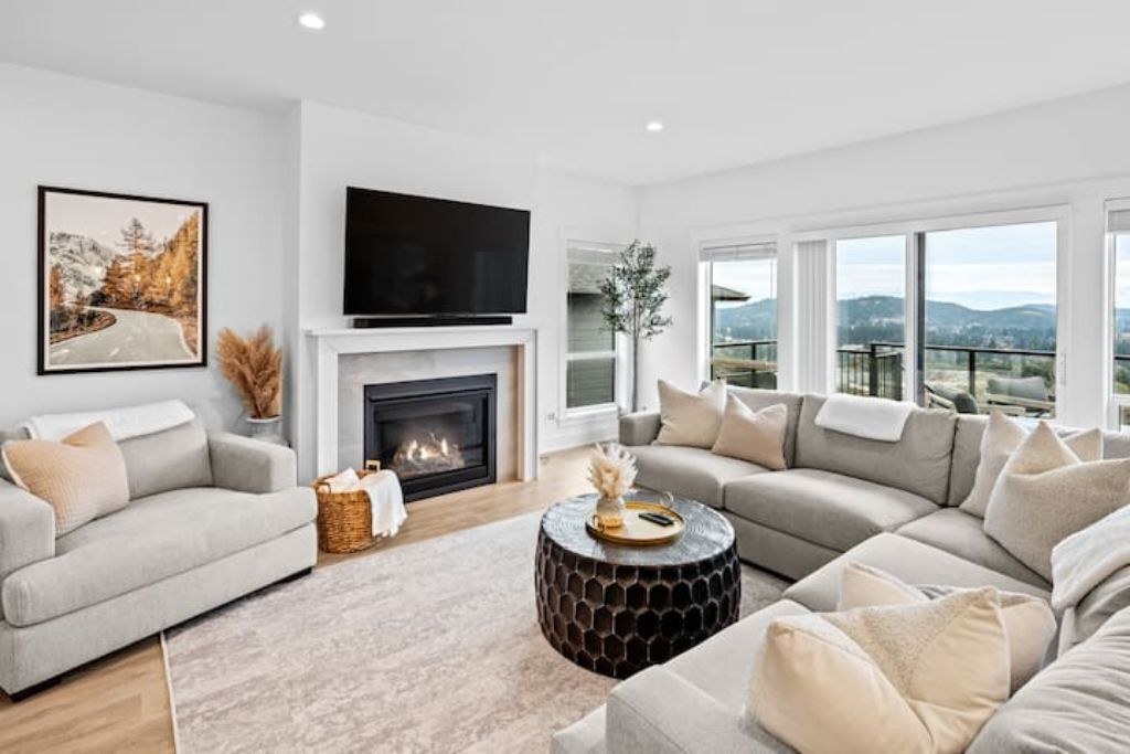 Full Executive Home with Stunning Views